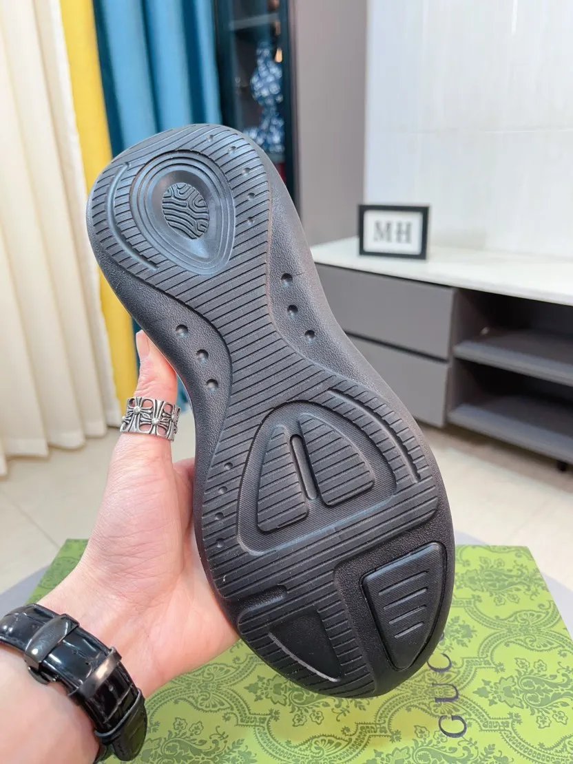 Men's shoes 💰440🌹🌹[GUCCI] Gucci's new lace-up casual men's shoes are on the market first, and the materials and workmanship are superior to all versions on the market. The highest quality shipped first-layer cowhide with imported original perforated materials➕Genuine leather lining, privately molded soft outsole, high foot comfort, imported special materials highlight the brand's unique charm, high-end customization 38-44